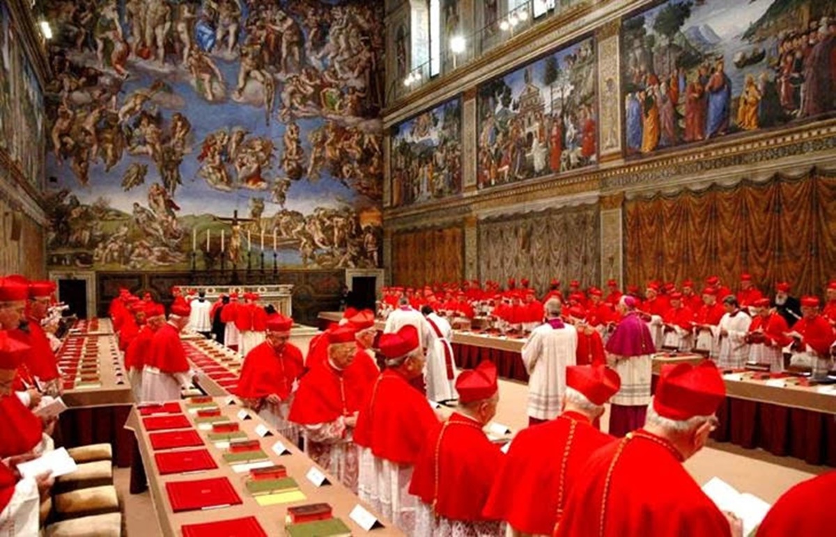 I cardinali nella cappella Sistina in occasione di un Conclave