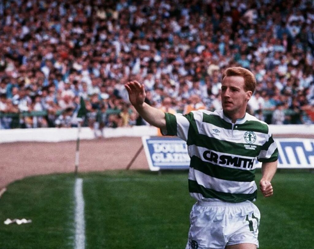 Tommy Burns con la maglia del Celtic