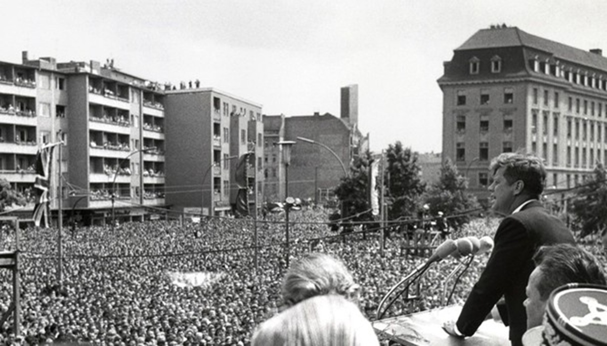 Il presidente Usa John Kennedy al Rathaus di Berlino il 26 giugno 1963