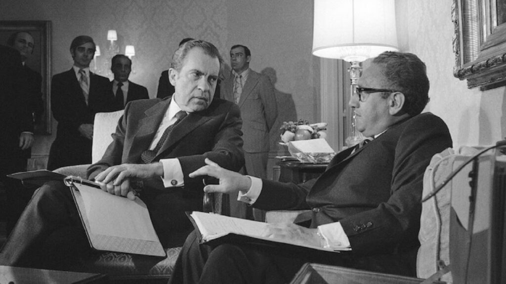 Il presidente Usa RIchard Nixon ed Henry Kissinger durante lo scandalo Watergate
