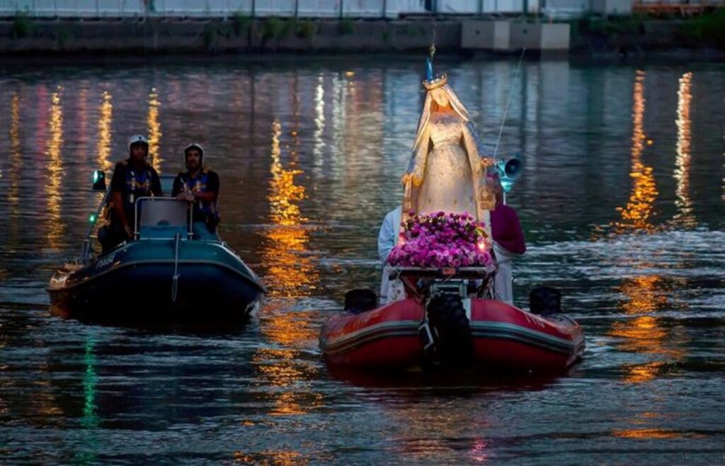 Una foto della Madonna Fiumarola durante la Festa de Noantri